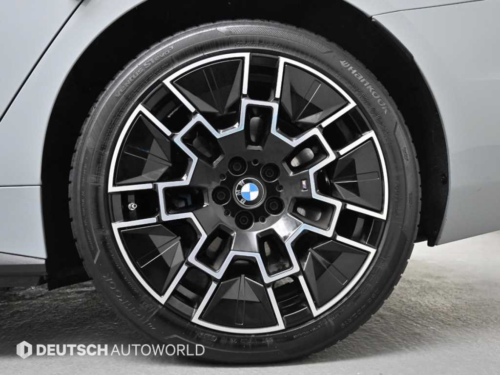BMW i4 — photo 20