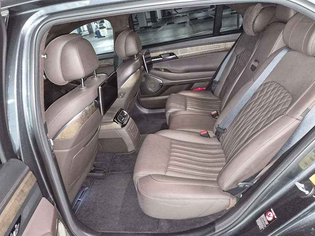 Genesis G90 — photo 07