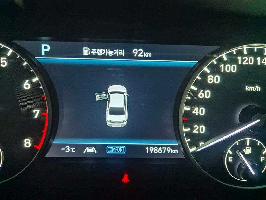 Genesis G90 — photo 09