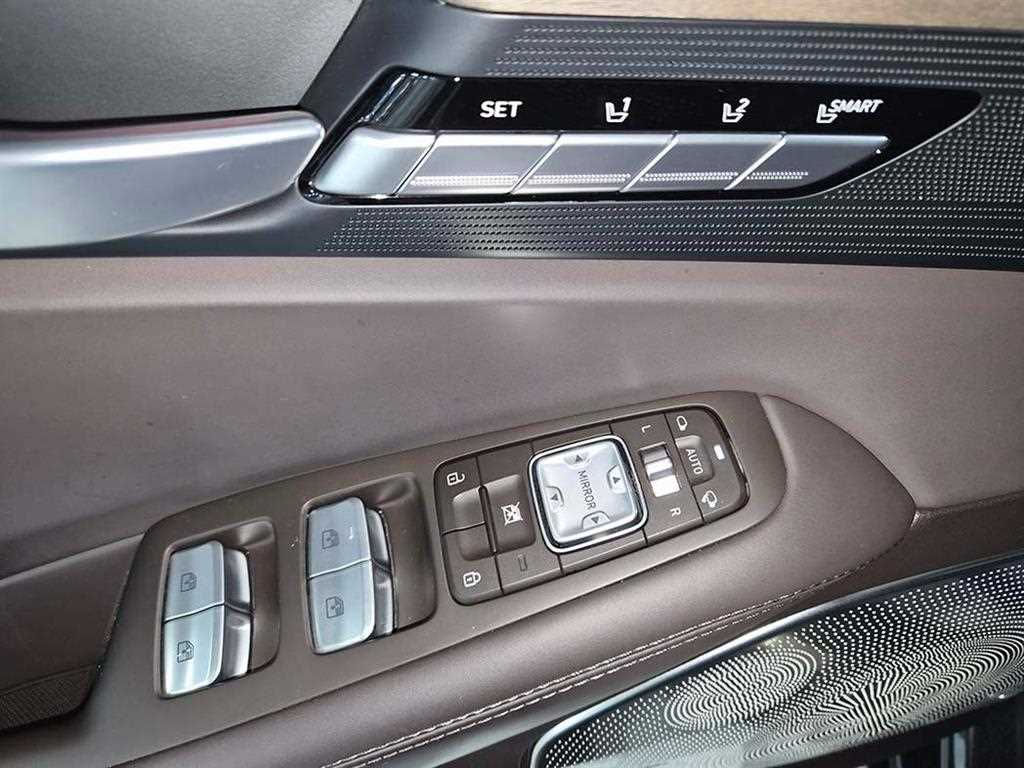 Genesis G90 — photo 12