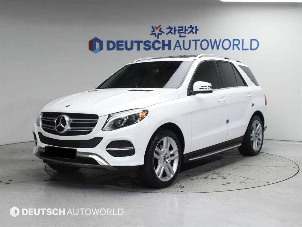 Mercedes-Benz GLE-Class — photo 01