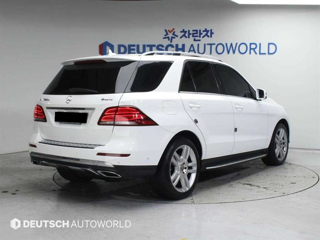 Mercedes-Benz GLE-Class — photo 02