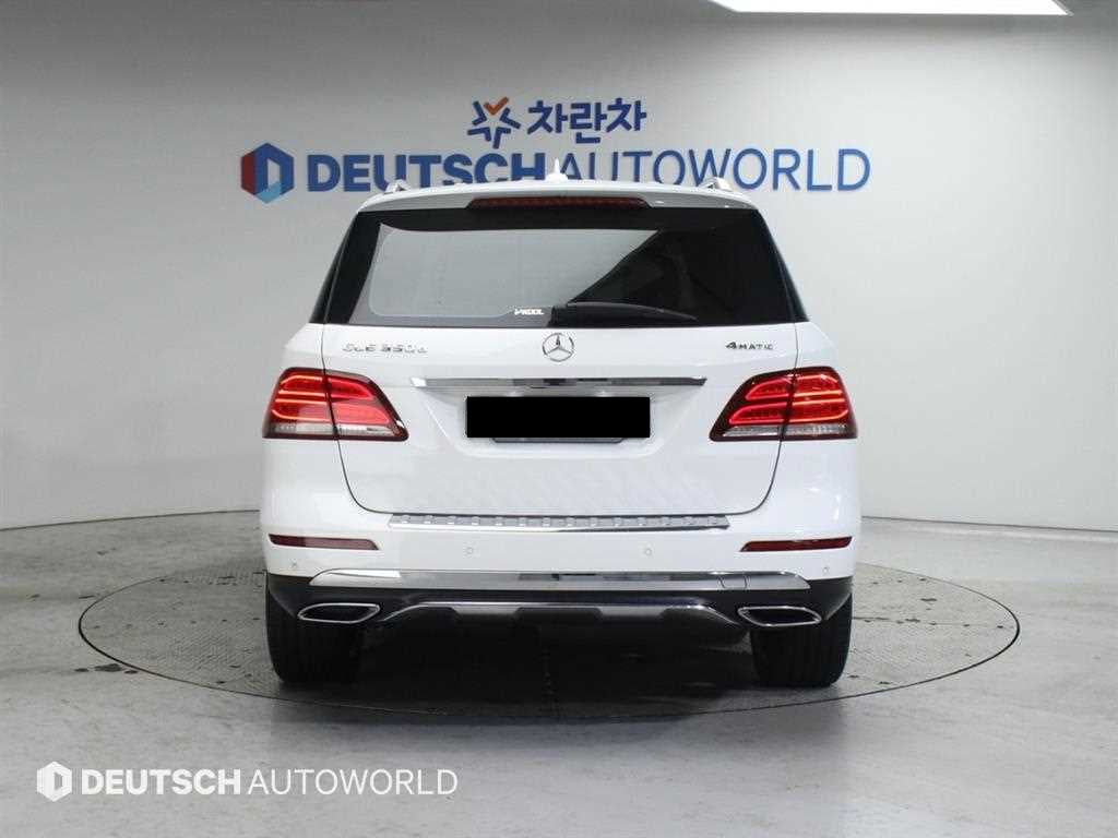 Mercedes-Benz GLE-Class — photo 04