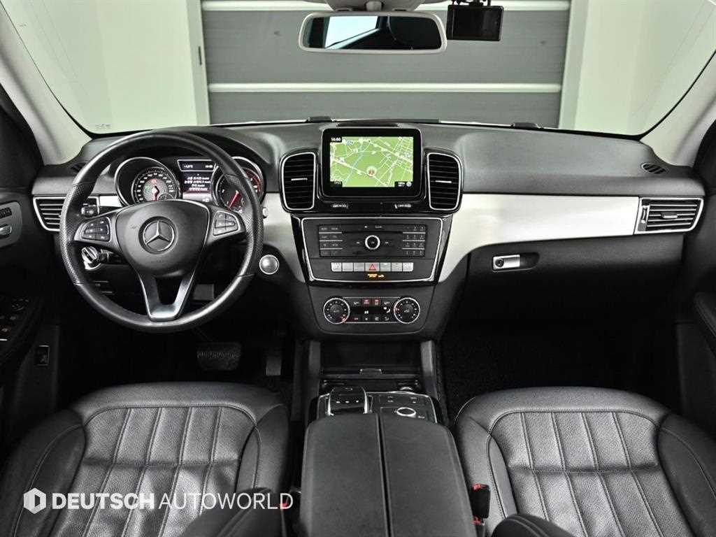 Mercedes-Benz GLE-Class — photo 07
