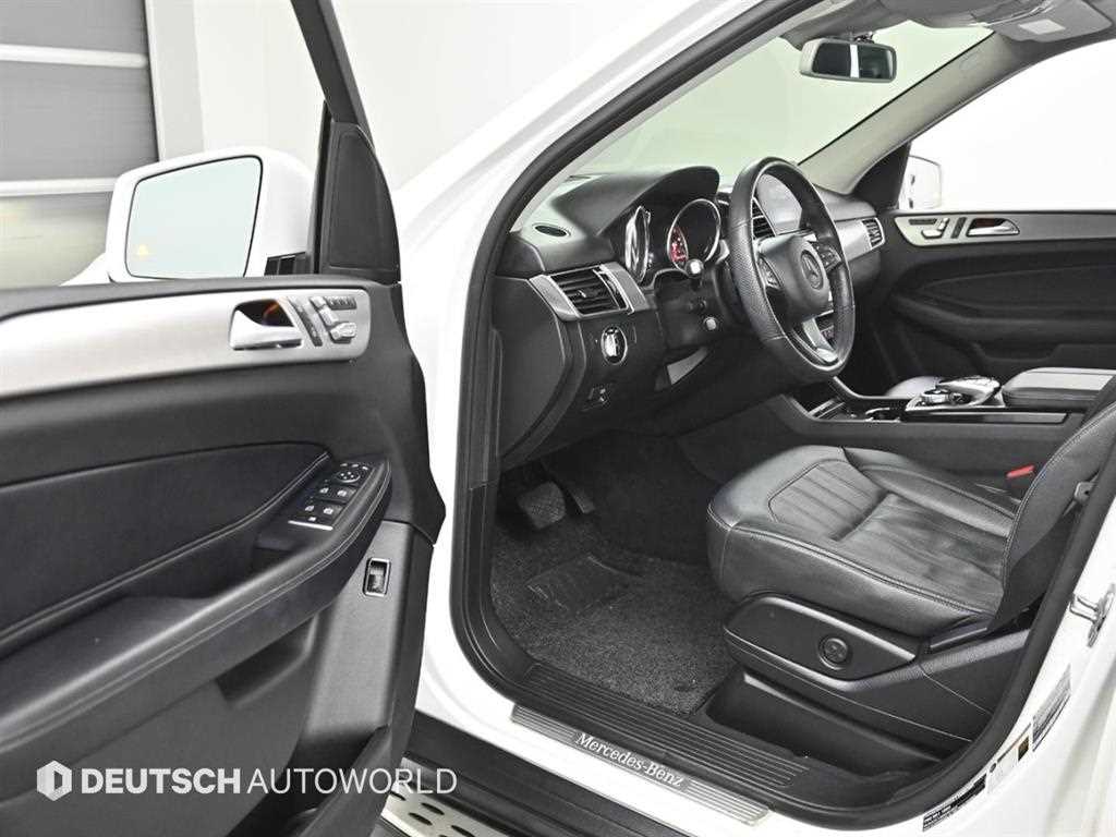 Mercedes-Benz GLE-Class — photo 11