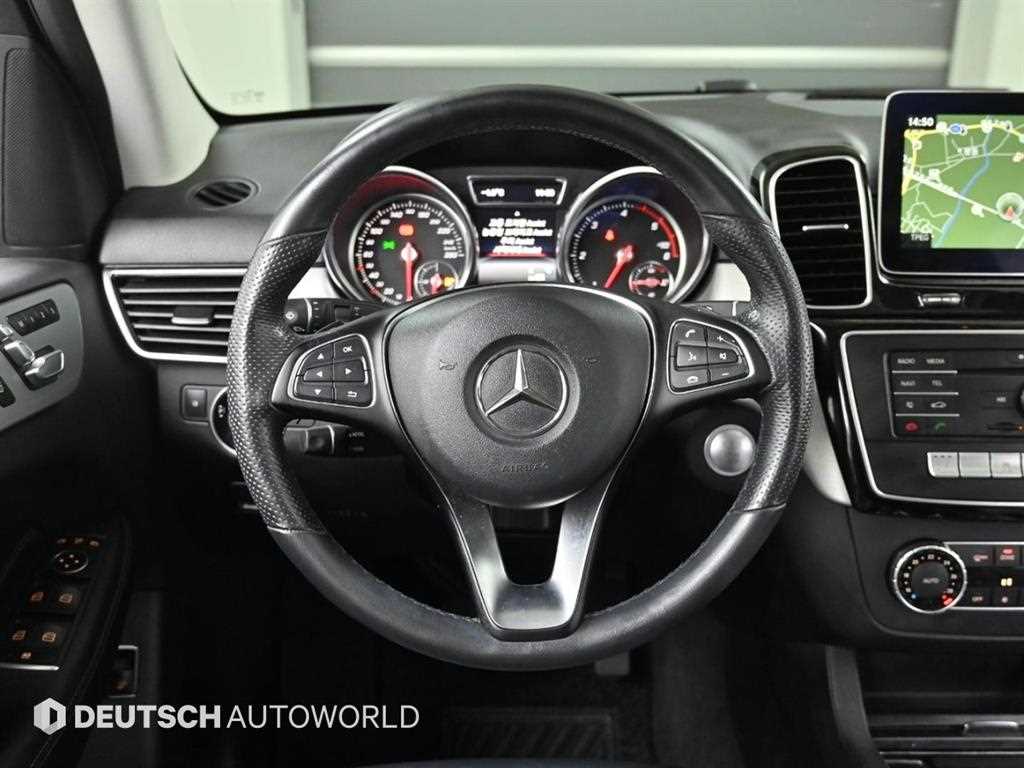 Mercedes-Benz GLE-Class — photo 13