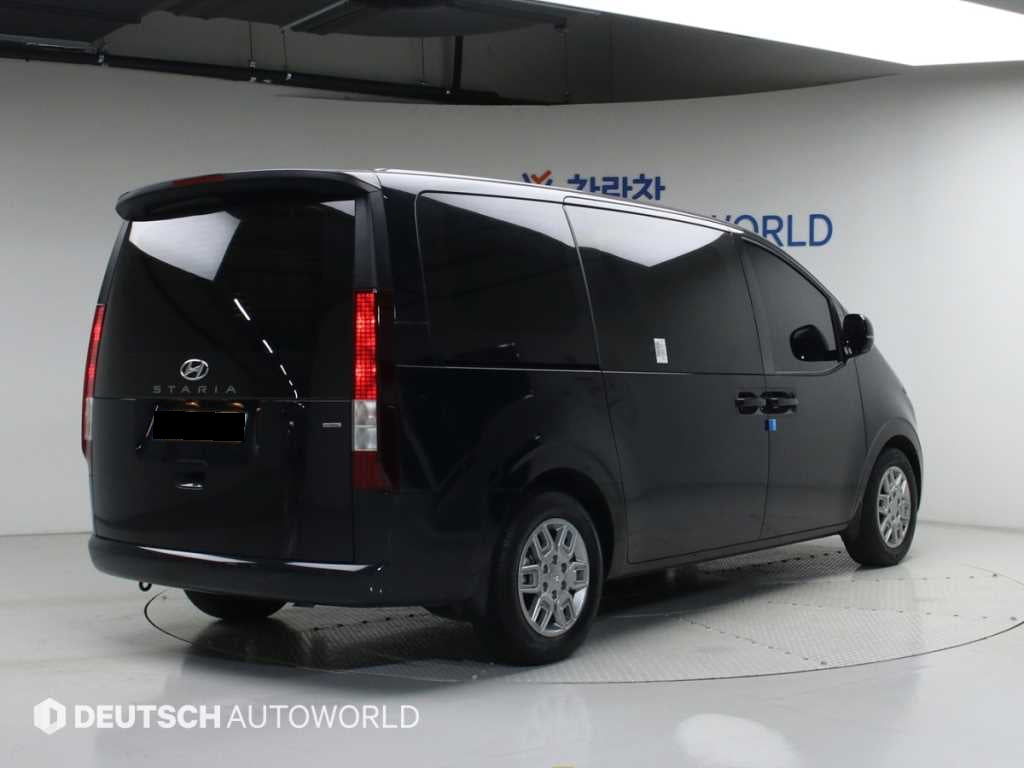Hyundai Staria — photo 02