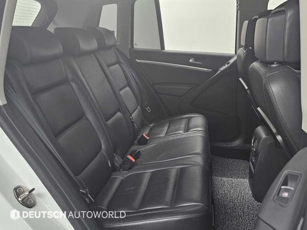 Volkswagen Tiguan — photo 12