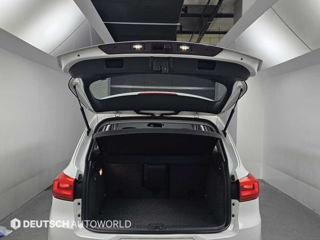 Volkswagen Tiguan — photo 20