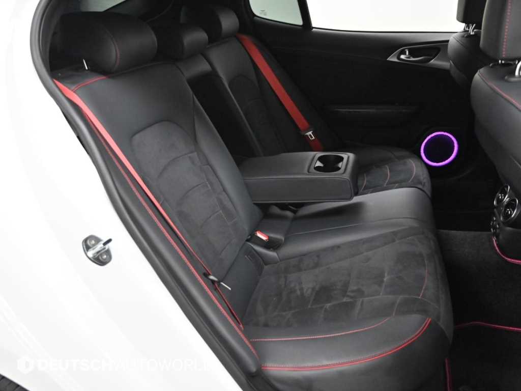 Kia Stinger — photo 12