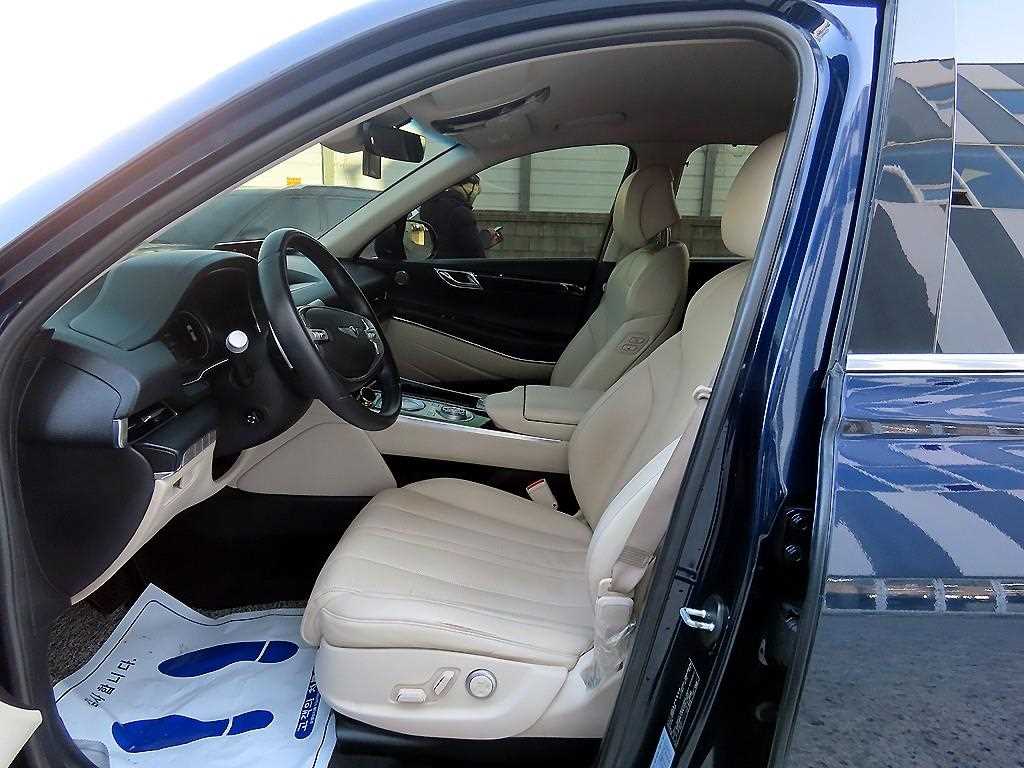 Genesis GV80 — photo 05
