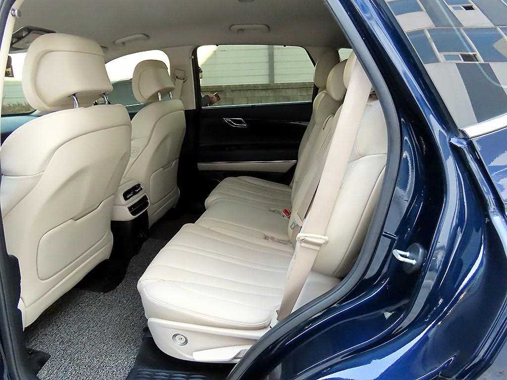 Genesis GV80 — photo 06