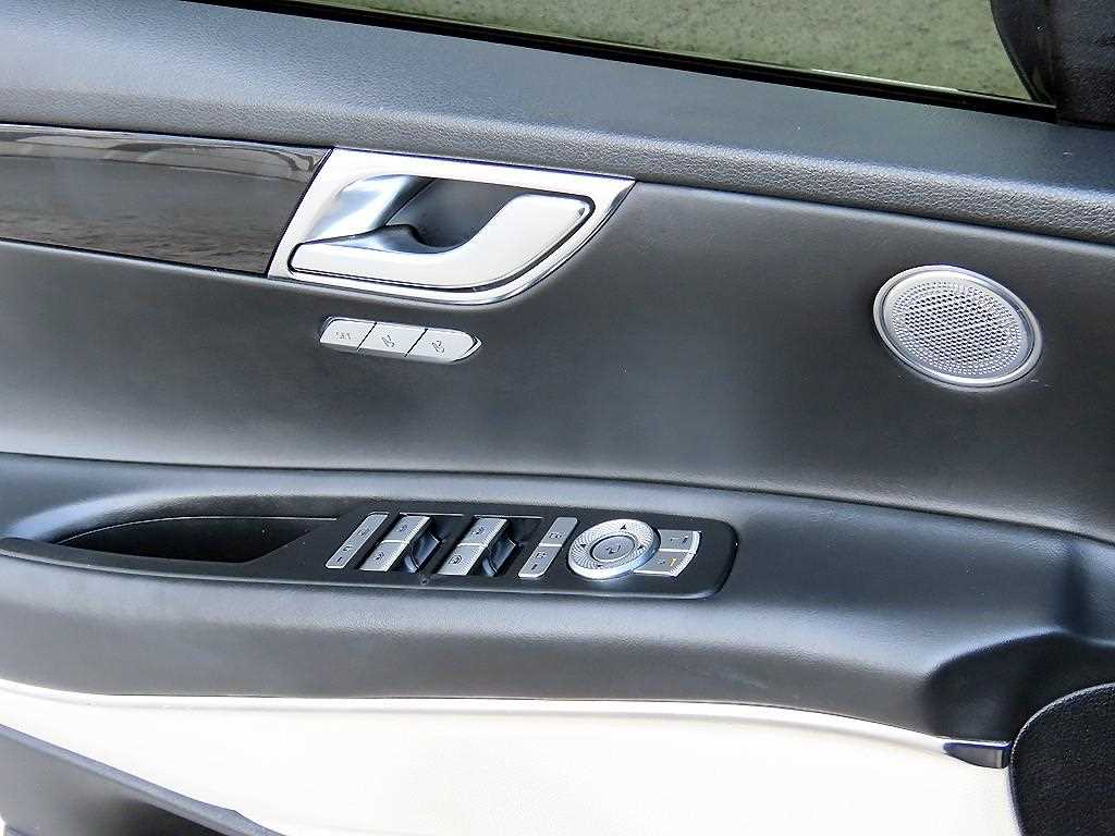 Genesis GV80 — photo 11