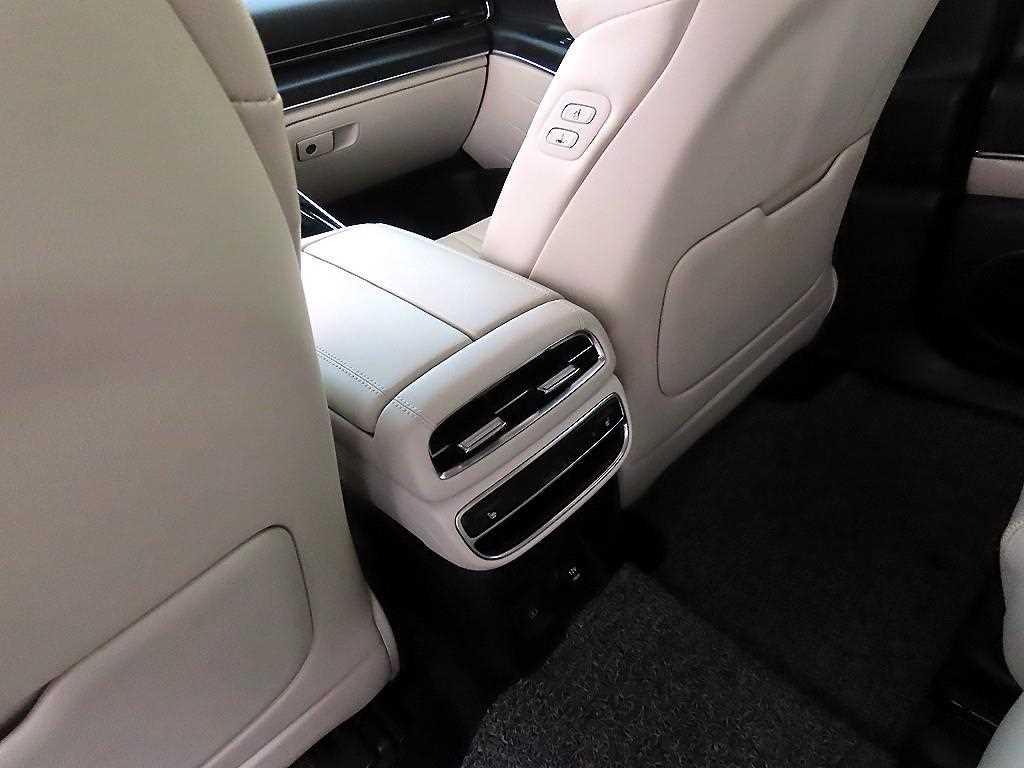Genesis GV80 — photo 16