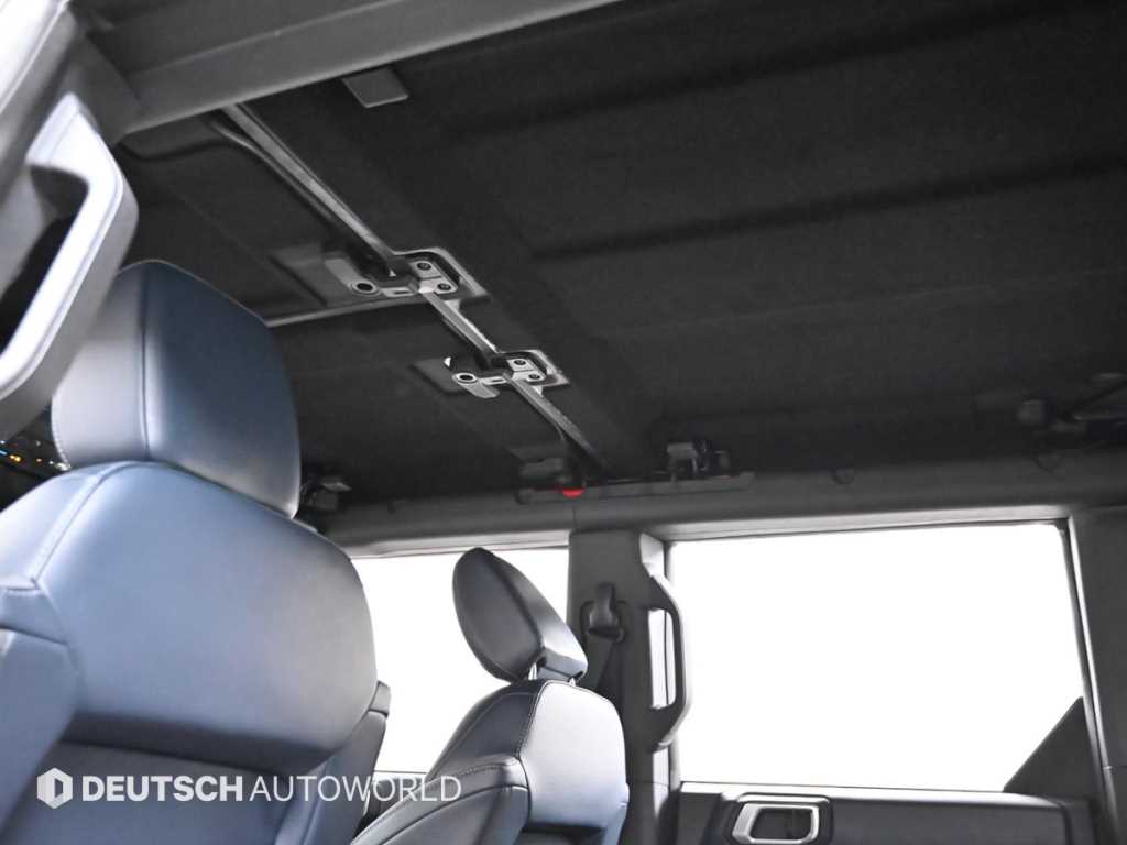 Ford Bronco — photo 19