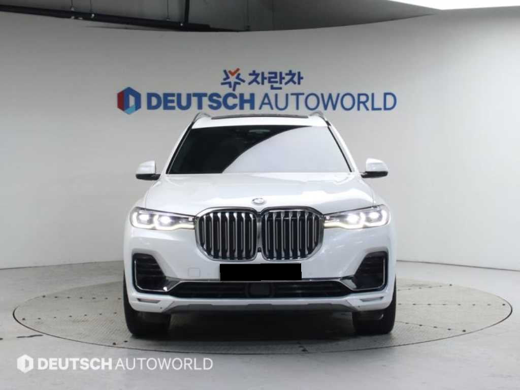 BMW X7 — photo 03