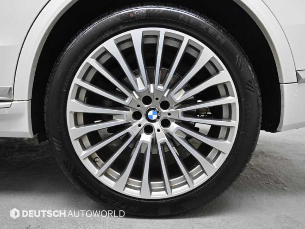 BMW X7 — photo 05