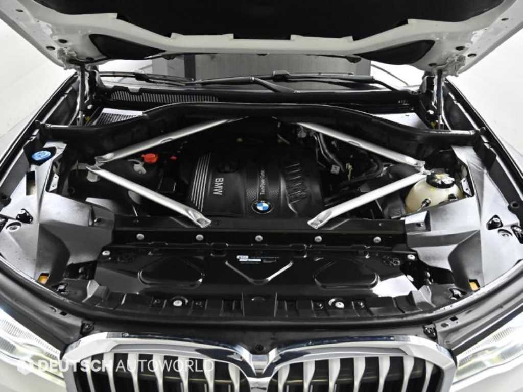 BMW X7 — photo 06