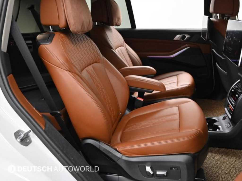 BMW X7 — photo 12