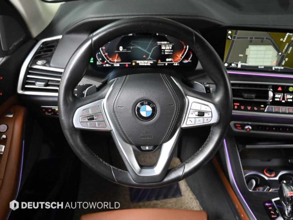 BMW X7 — photo 13