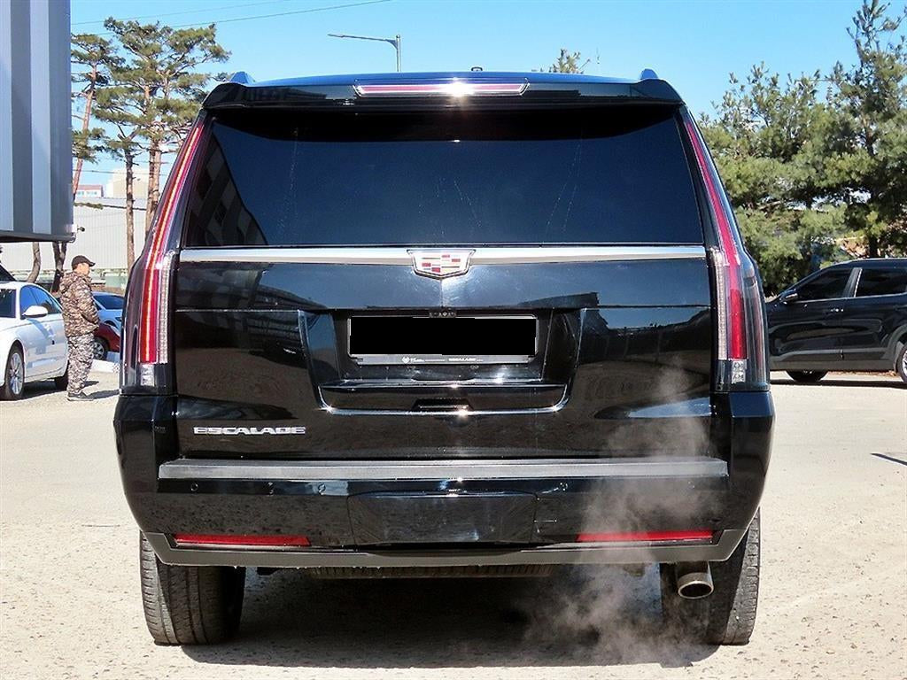 Cadillac Escalade — photo 03