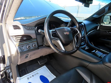 Cadillac Escalade — photo 06
