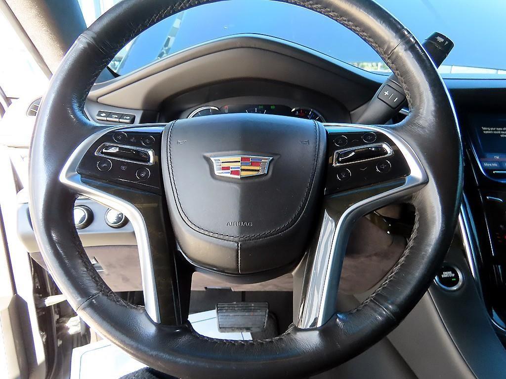 Cadillac Escalade — photo 07