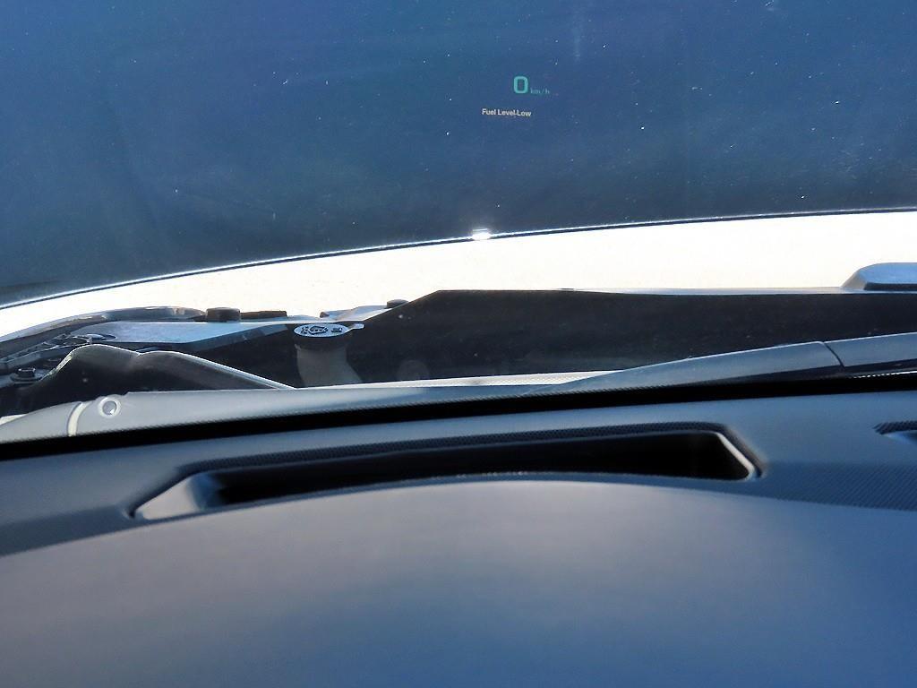 Cadillac Escalade — photo 09