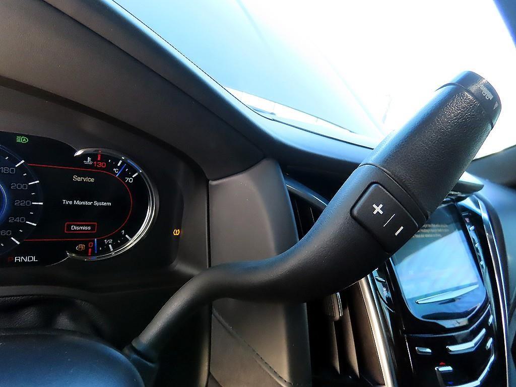 Cadillac Escalade — photo 10
