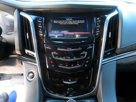 Cadillac Escalade — photo 11