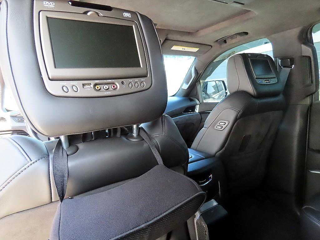 Cadillac Escalade — photo 14