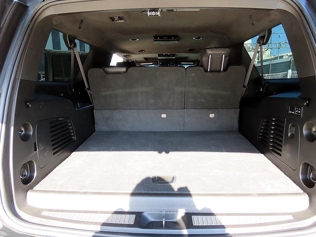 Cadillac Escalade — photo 16