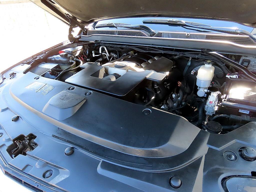 Cadillac Escalade — photo 18