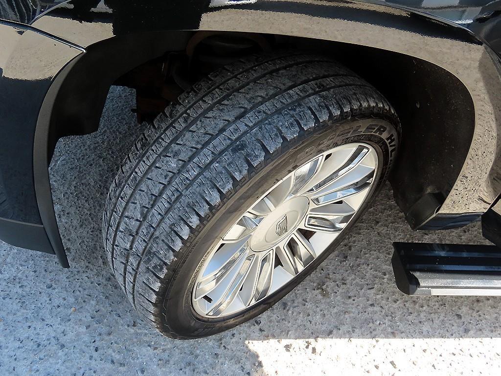 Cadillac Escalade — photo 19
