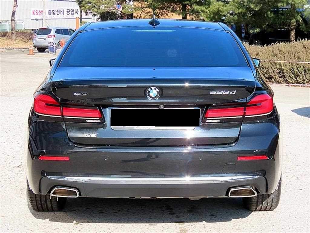 BMW 5-Series — photo 04