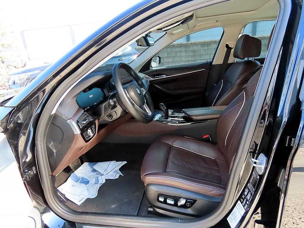 BMW 5-Series — photo 05