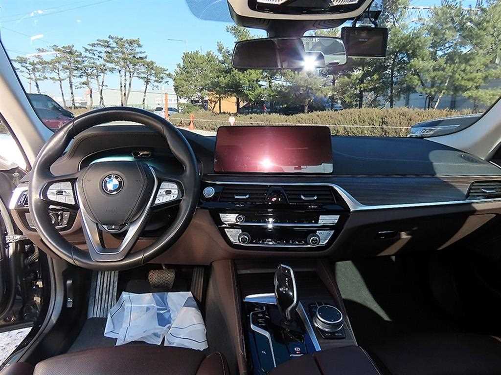 BMW 5-Series — photo 07