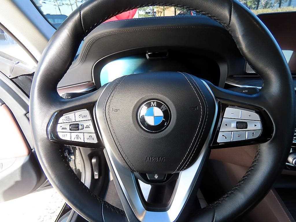 BMW 5-Series — photo 08