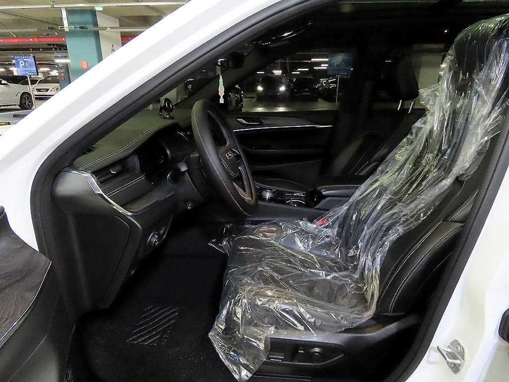 Jeep Cherokee — photo 06