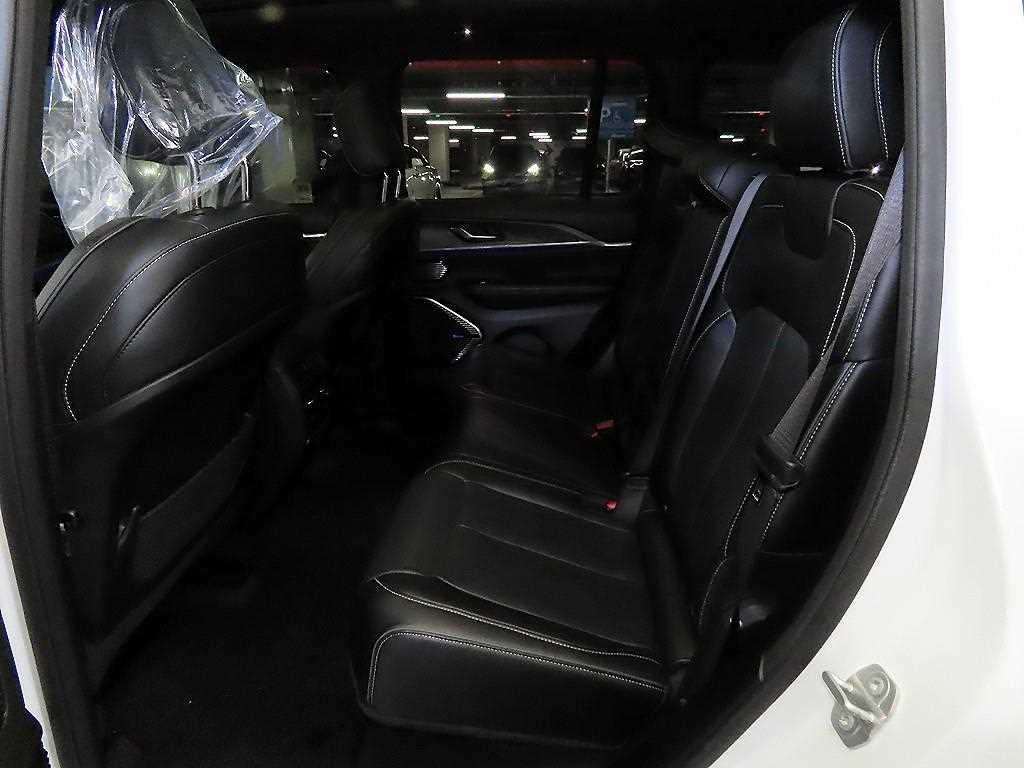 Jeep Cherokee — photo 07