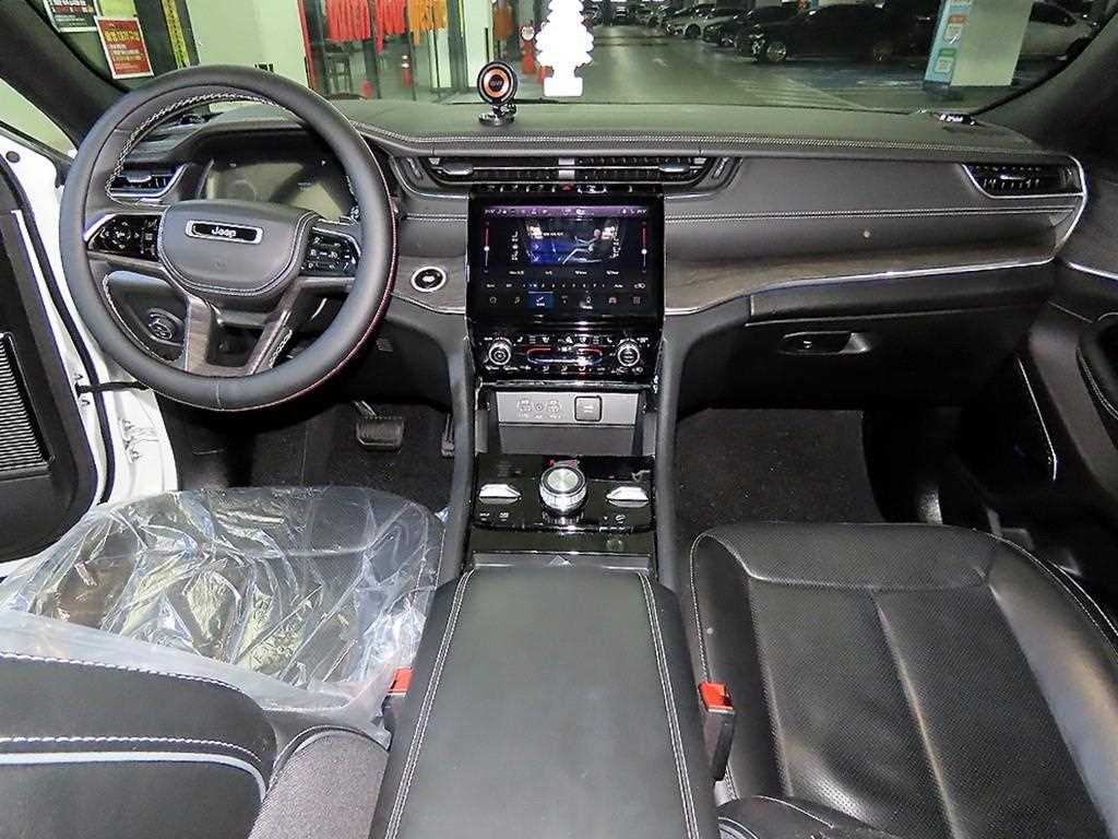 Jeep Cherokee — photo 10