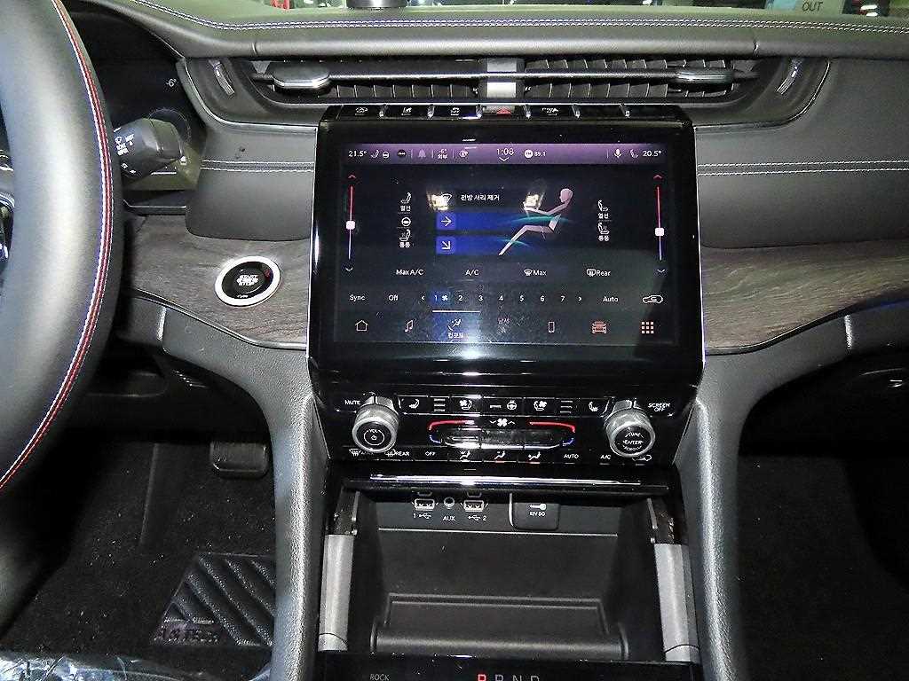 Jeep Cherokee — photo 11