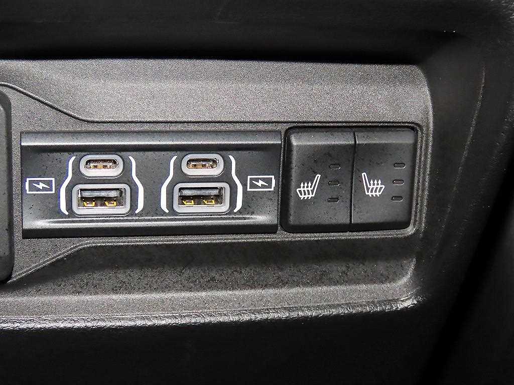 Jeep Cherokee — photo 14