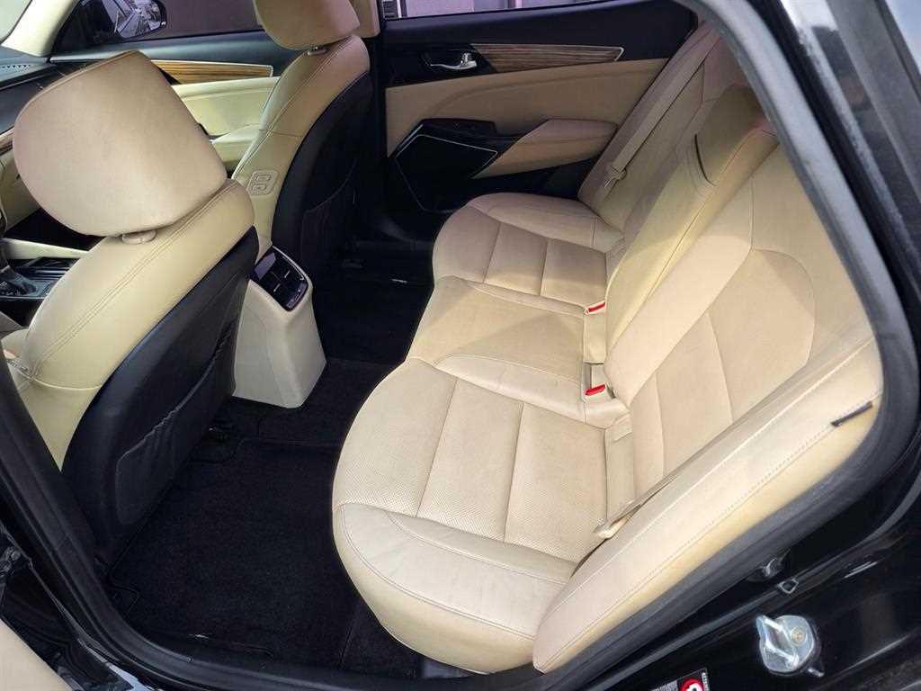 Kia K7 — photo 11