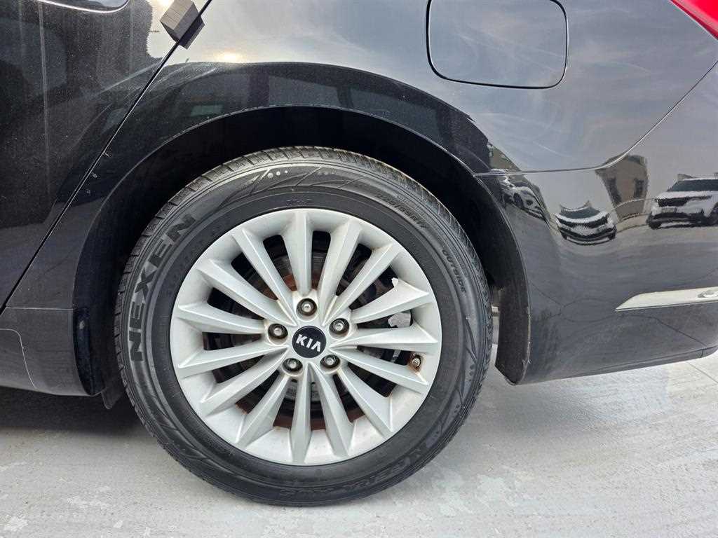 Kia K7 — photo 18