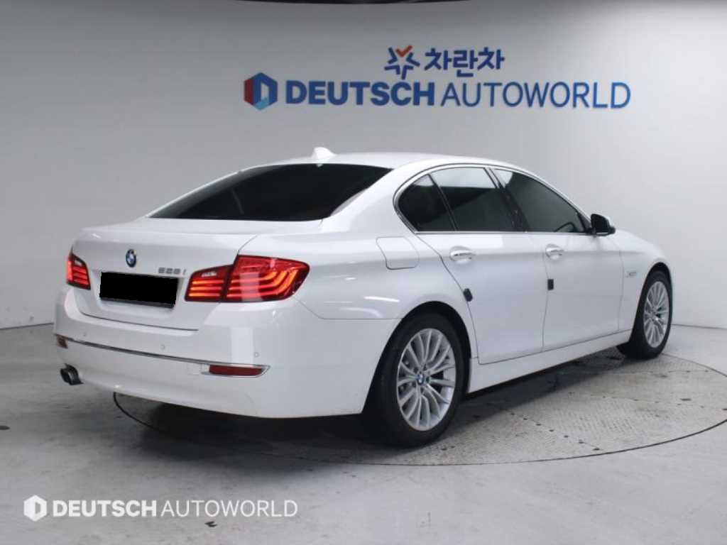 BMW 5-Series — photo 02