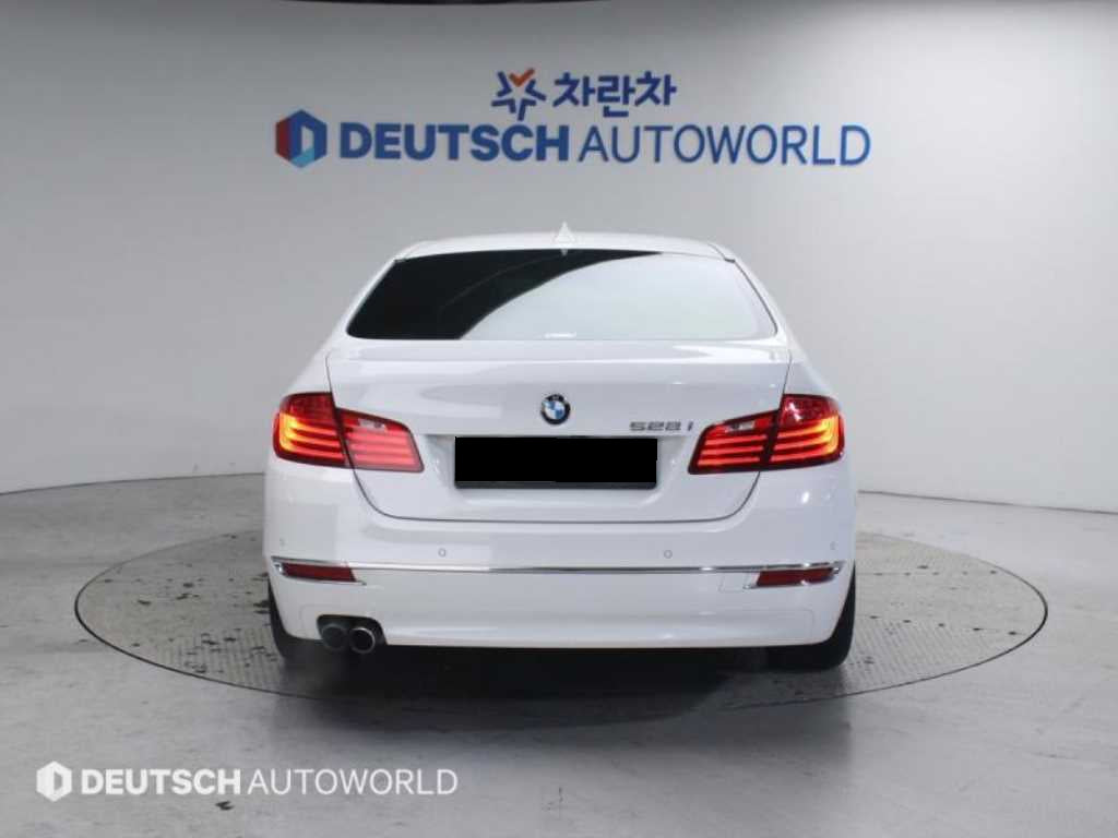 BMW 5-Series — photo 04