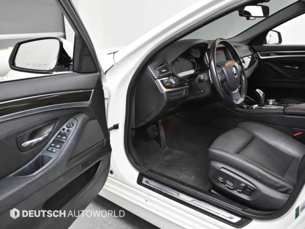 BMW 5-Series — photo 11
