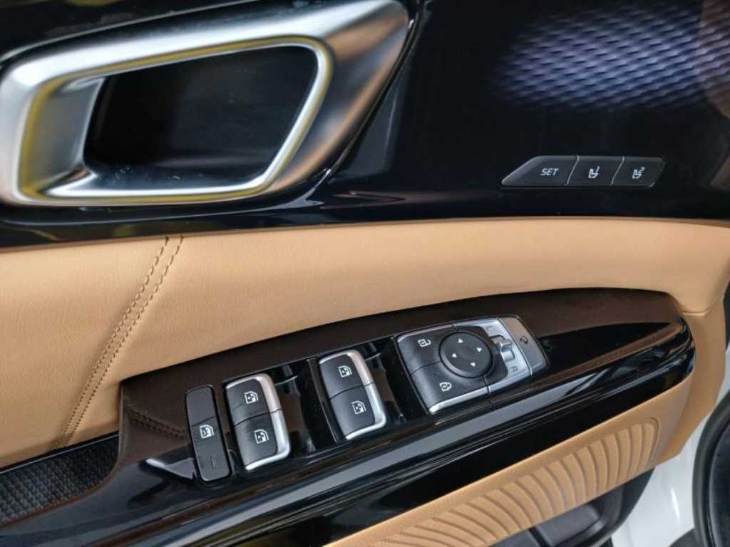 Kia Carnival — photo 09