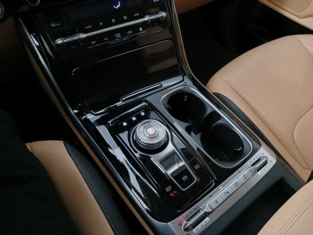 Kia Carnival — photo 15